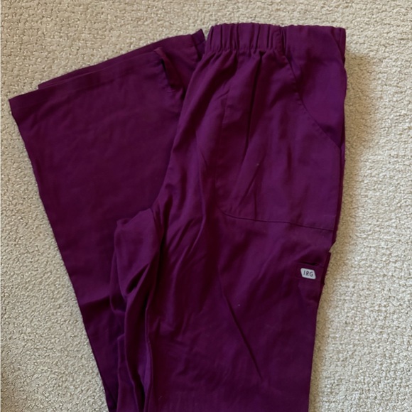 IRG Scrub Set - Picture 2 of 2